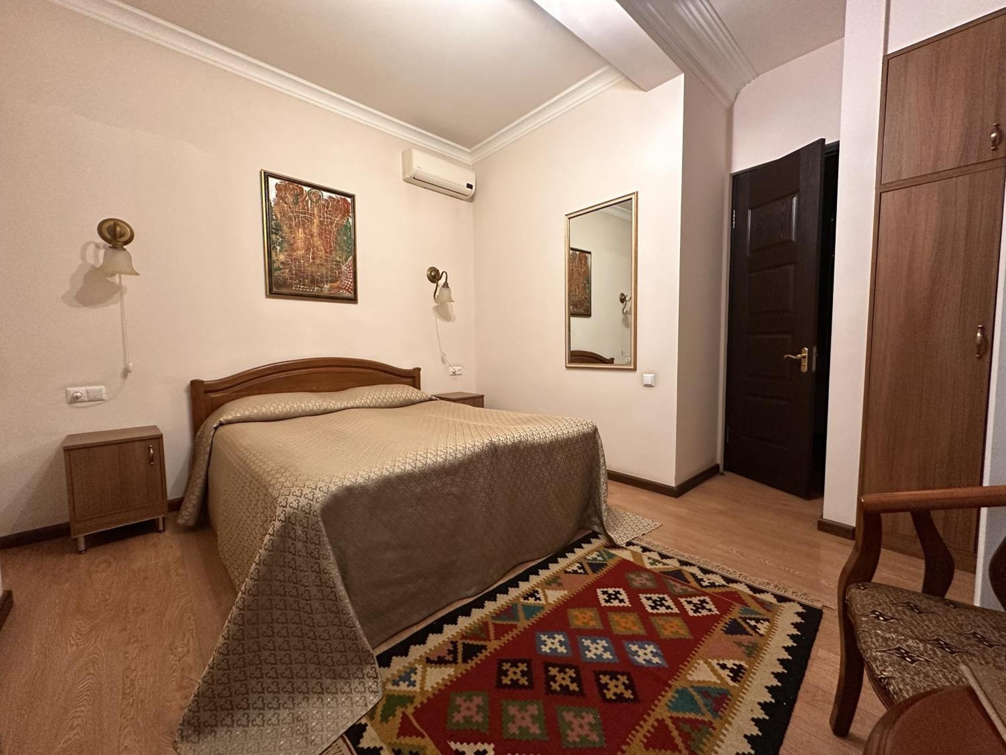 Hin Yerevantsi Hotel Luaran gambar